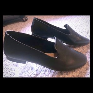 GAP women’s black leather loafers - size 8